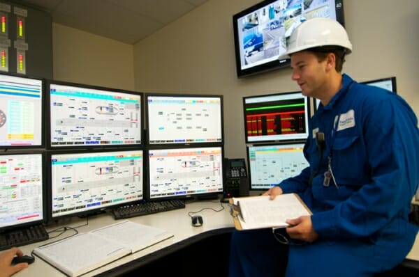 Dispatcher Using Fleet Management Software